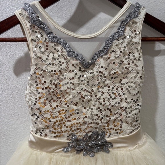 Weissman dance costume, white and silver 14396 size MC - Picture 10 of 17